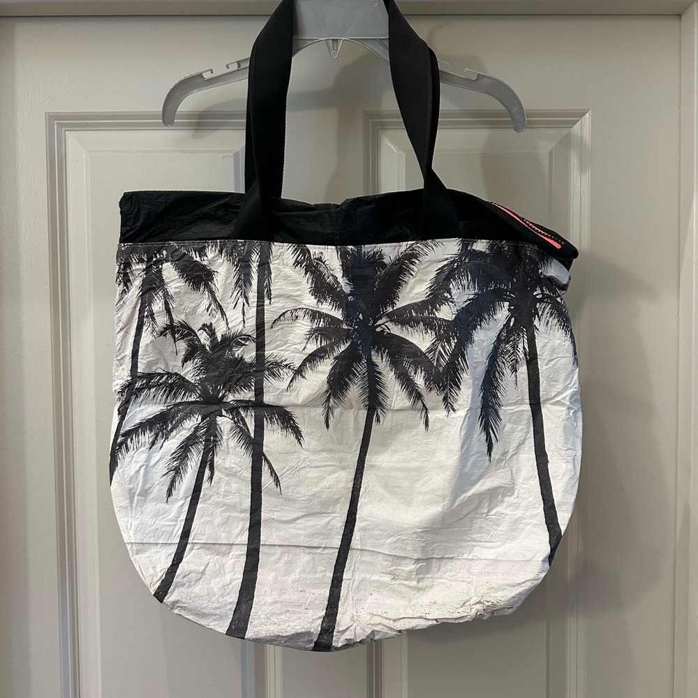 ALOHA Collection Black and White Palm Tote